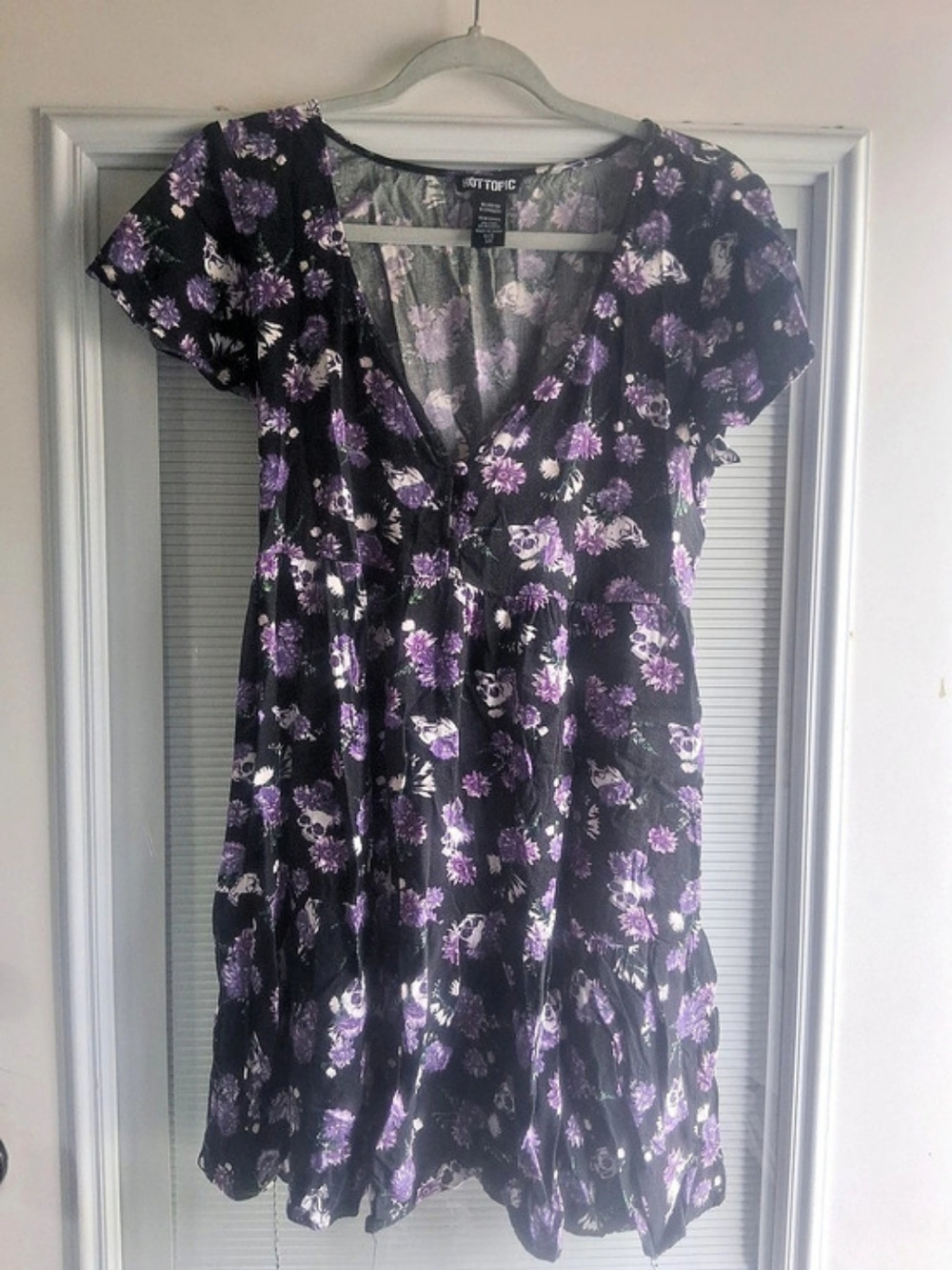 Hot Topic Purple Floral Skull Dress in Black & Purple Size Small